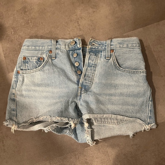 Vintage levis shorts - Picture 2 of 4